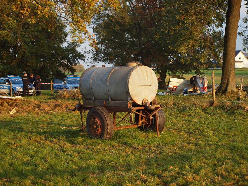 Kleinflugzeug abgestuerzt Sankt Augustin Meindorf P271.JPG